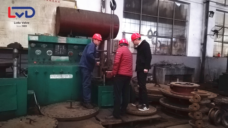 某水務公司領導蒞臨鋁都閥門進行考察調研工作 某水務公司領導蒞臨鋁都閥門進行考察調研工作